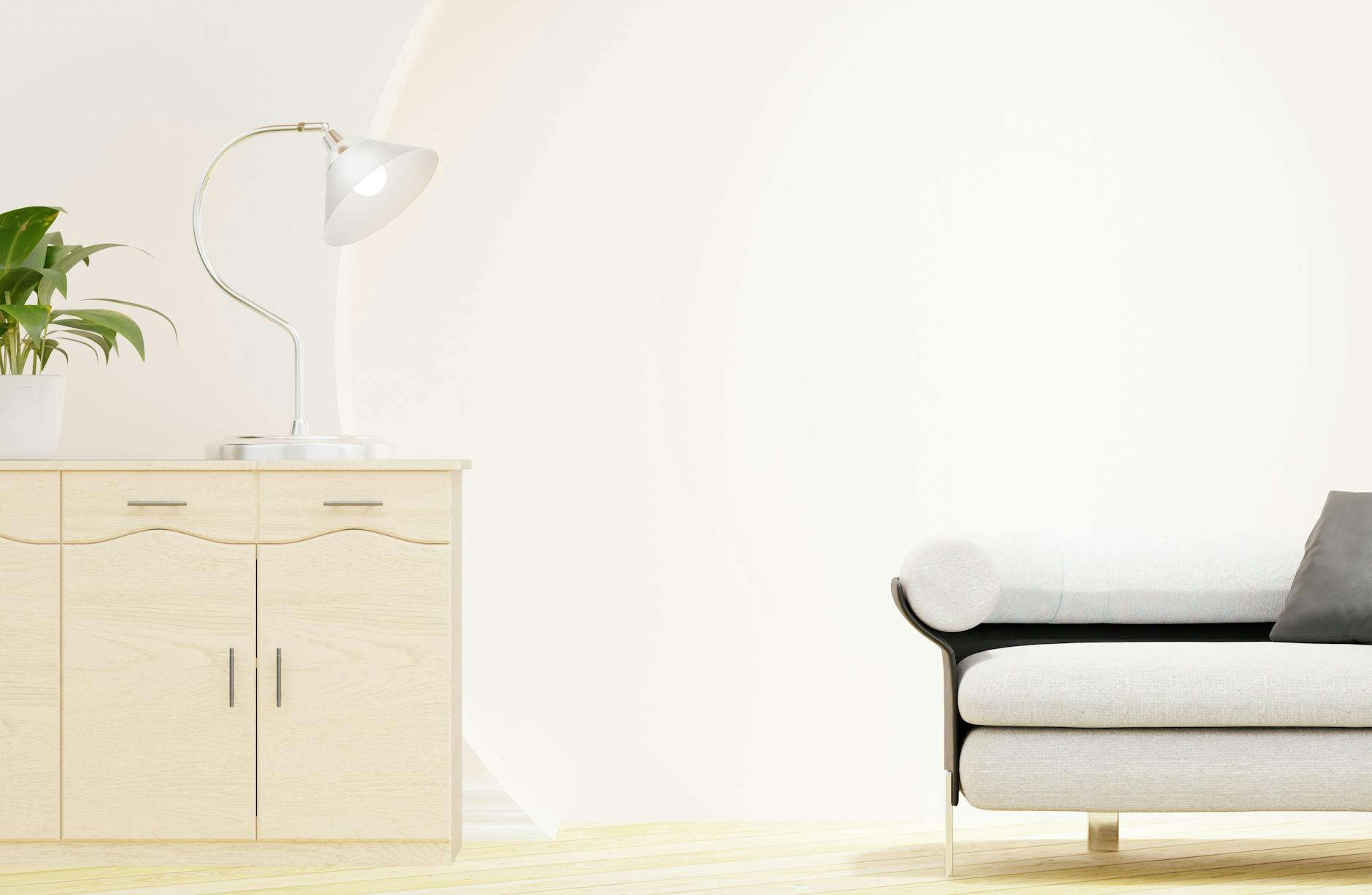 Jasny minimalistyczny salon z sofą, lampą podłogową i roślinami